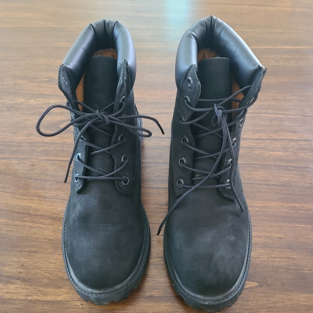 Perfect and excellent used Timberland for boys and girls.